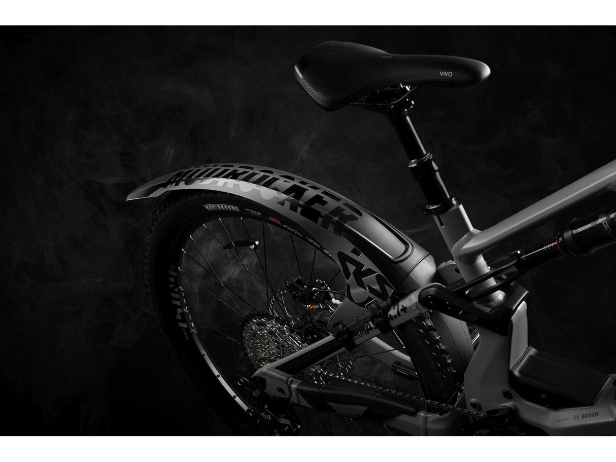 Bakskärm och hjul på mountainbike med VIVO sadel och dämpning, SKS Mudrocker