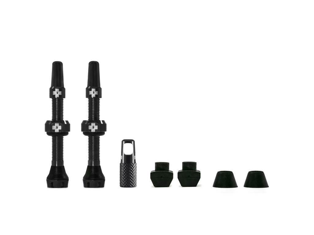 Svarta tubeless ventiler och ventildelar för cykeldäck i metall och gummi
