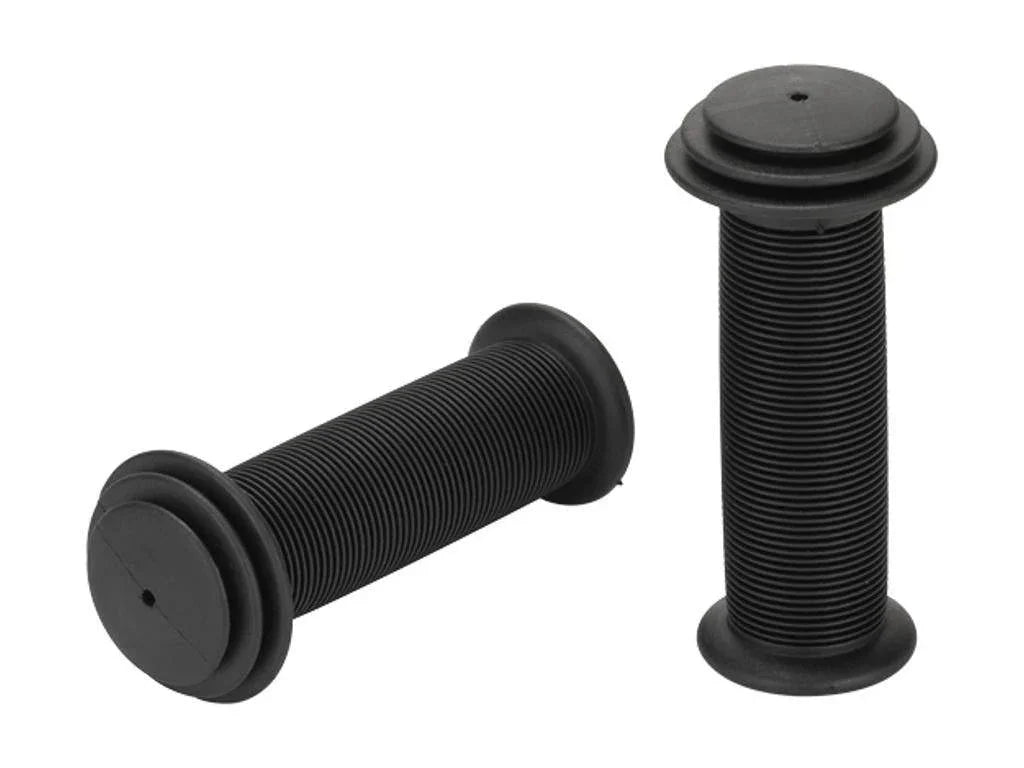 Svarta cykelhandtag i gummi med räfflad design och flänsar i ändarna