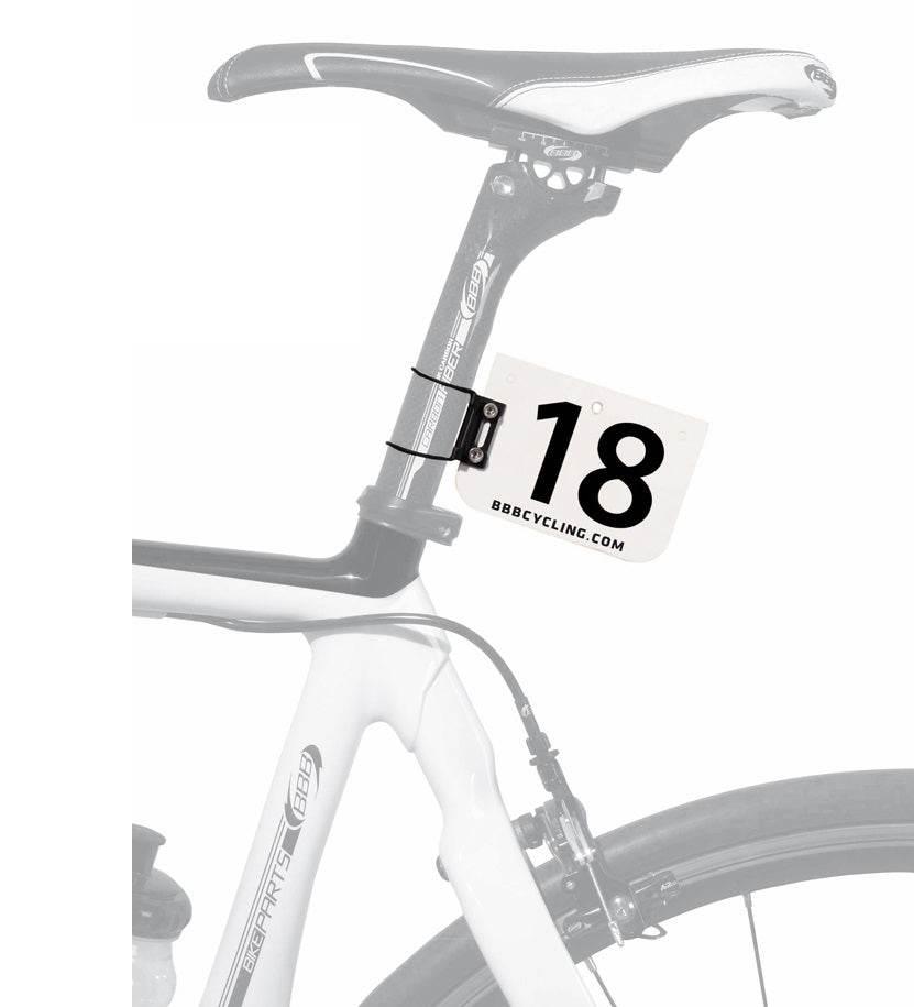 Cykel med sadelstolpe och monterad nummerlapp 18 från BBB cycling