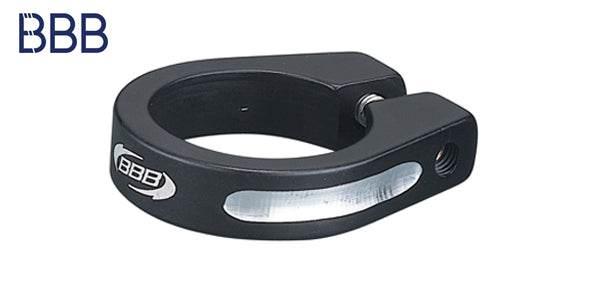 Svart BBB cykelstolpeklämma i aluminium med silverdetaljer och skruvhål