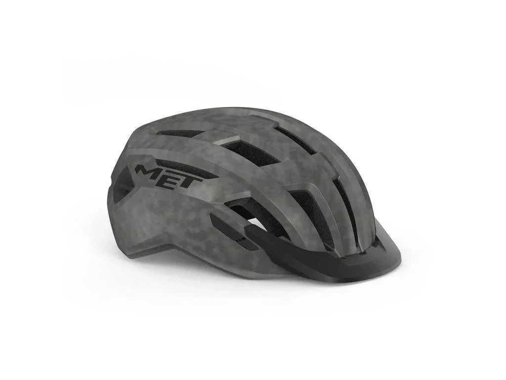 Grå MET cykelhjälm med flera ventilationsöppningar och svart skärm
