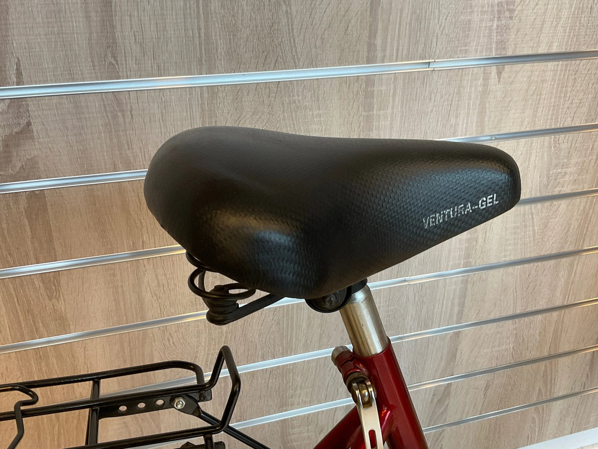 Svart Ventura-Gel cykelsadel med fjädrar och röd cykelram
