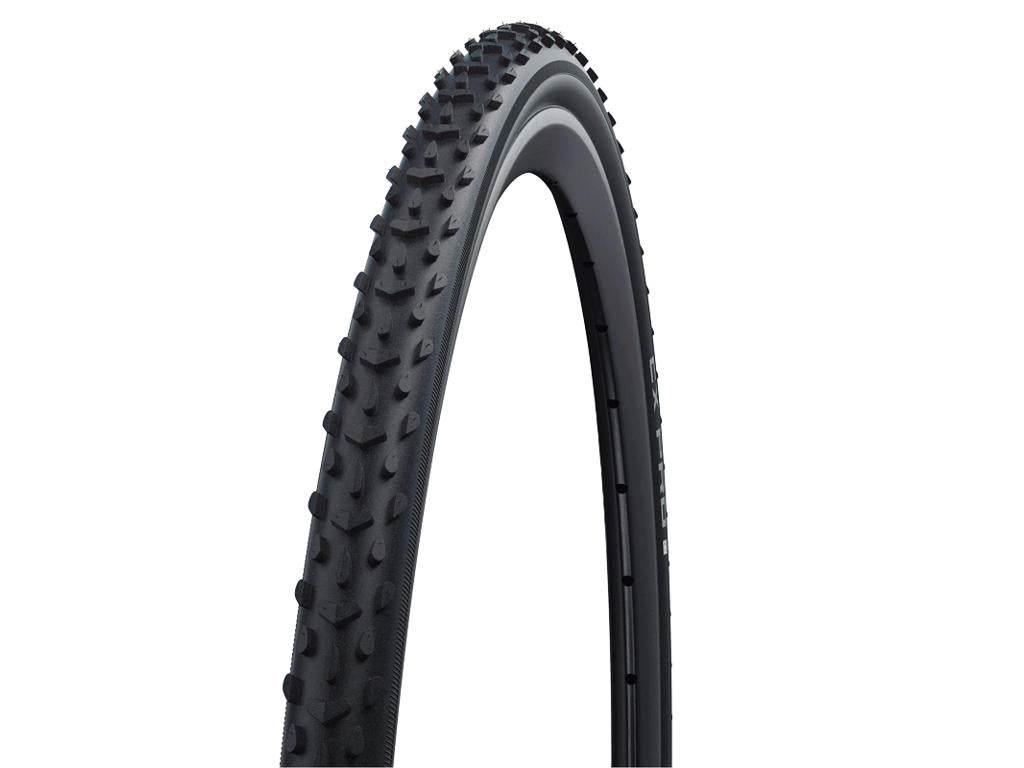 svart cykeldäck med grovt mönster för gravel och terräng