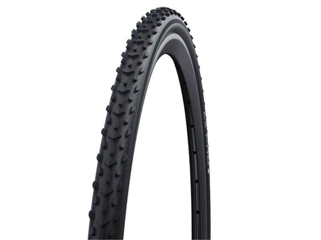 svart cykeldäck med grovt mönster för gravel och terräng