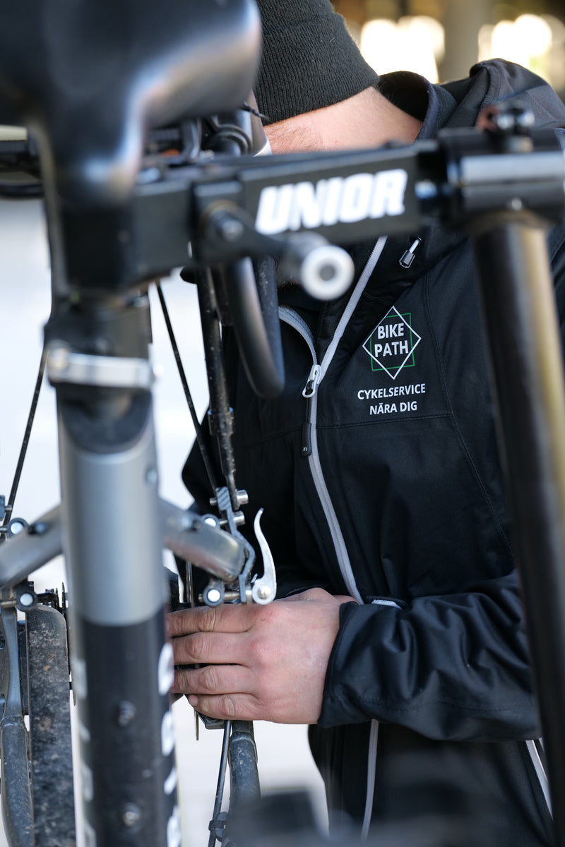 service av bakhjul av cykelmekaniker från Bikepath