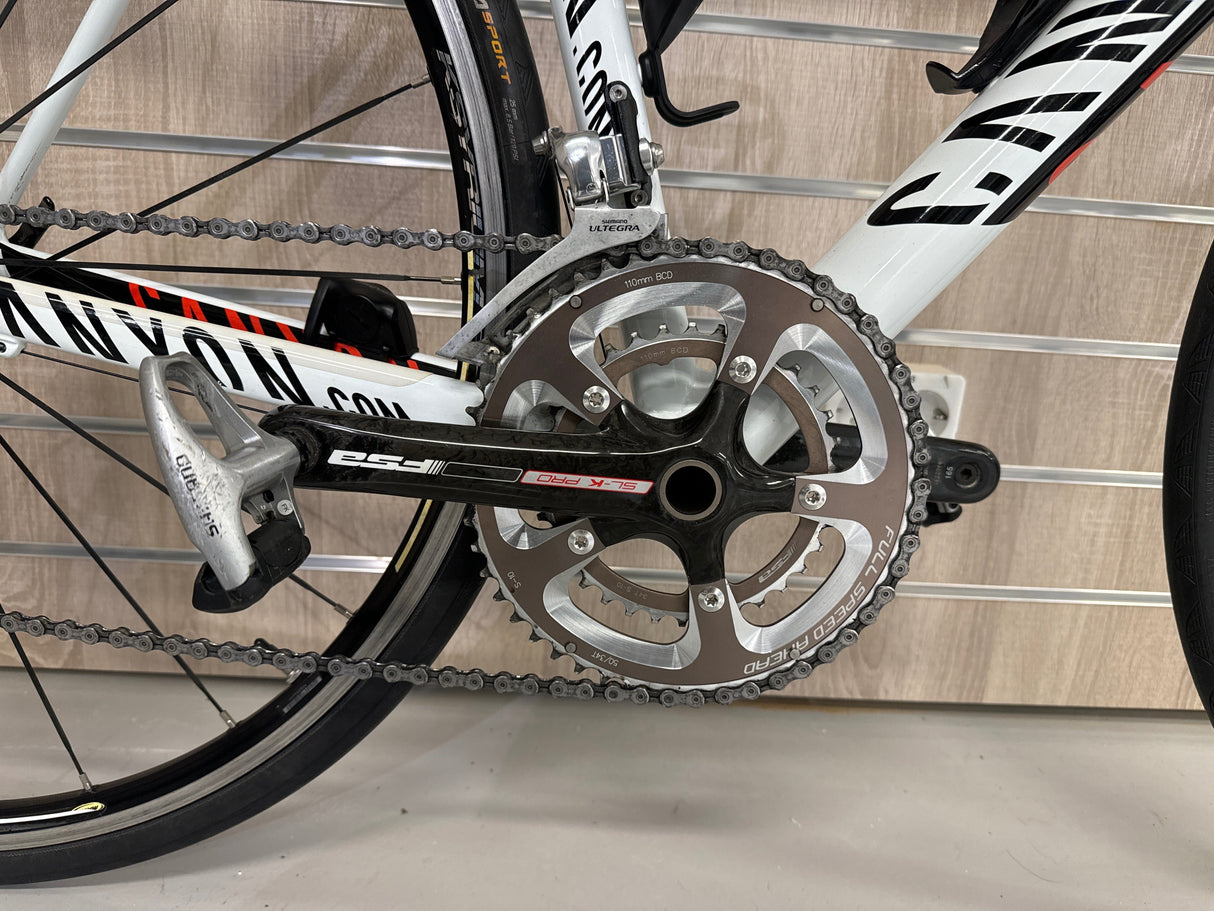 Canyon landsvägscykel med Shimano Ultegra kedjeväxel och FSA SL-K Pro vevparti